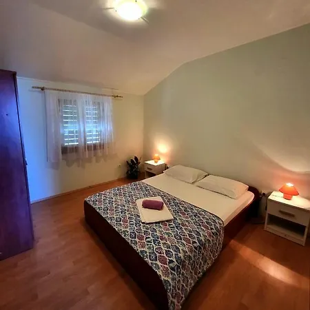 Apartment Holiday Home Prvic Sepurine *