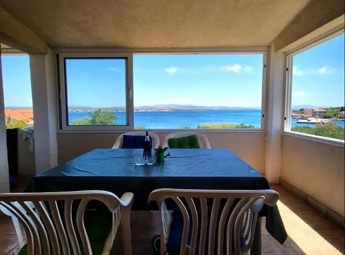 Apartment Holiday Home Prvic Sepurine *