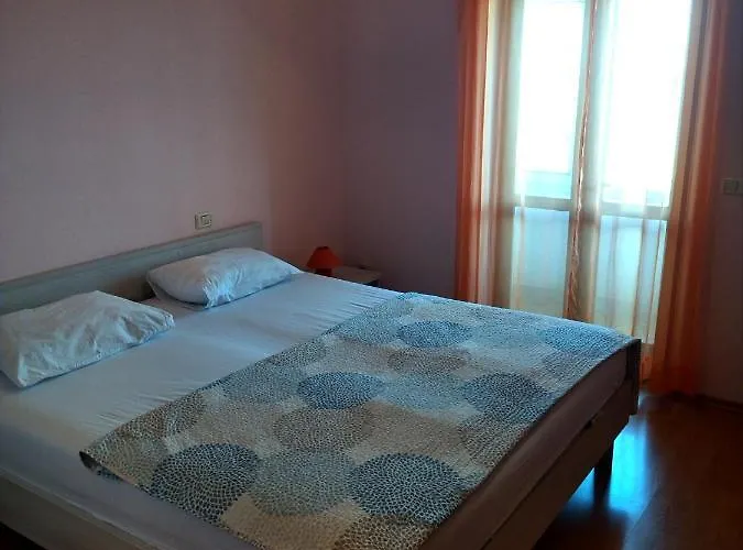 Apartment Holiday Home Prvic Sepurine *