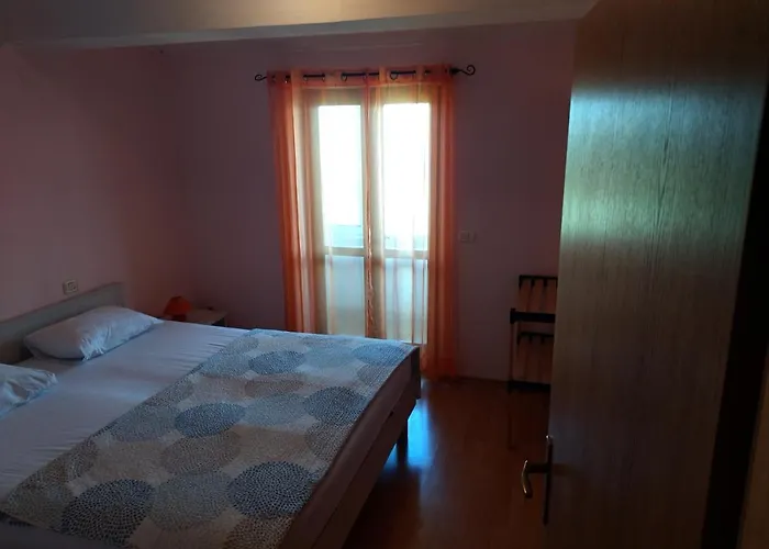 Holiday Home Prvic Sepurine פרוויץ' שפורינה